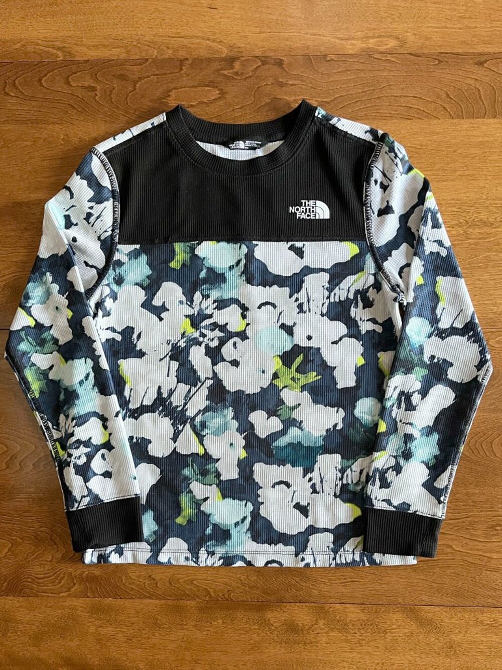 The North Face abstract floral thermal shirt M 10